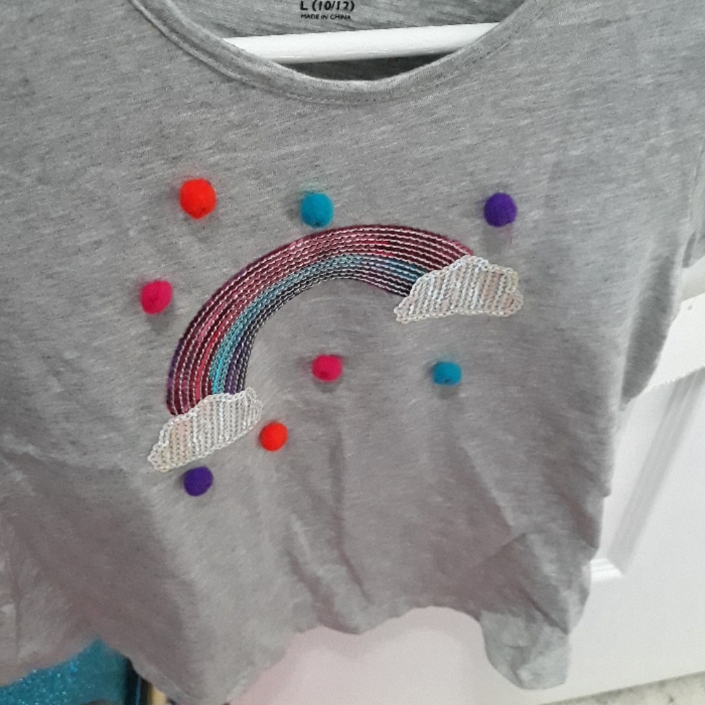 Rainbow grey tee